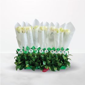 singe roses, National day roses, saudi day, single wrapped roses,Roses & Pins, rose, roses, white, tray, tray-arrangement, ksa, saudi, national, day, saudi-national-day, riyadh, jeddah, online, delivery, same-day, pin, flag, ksa-flag, giveaway, give-away,